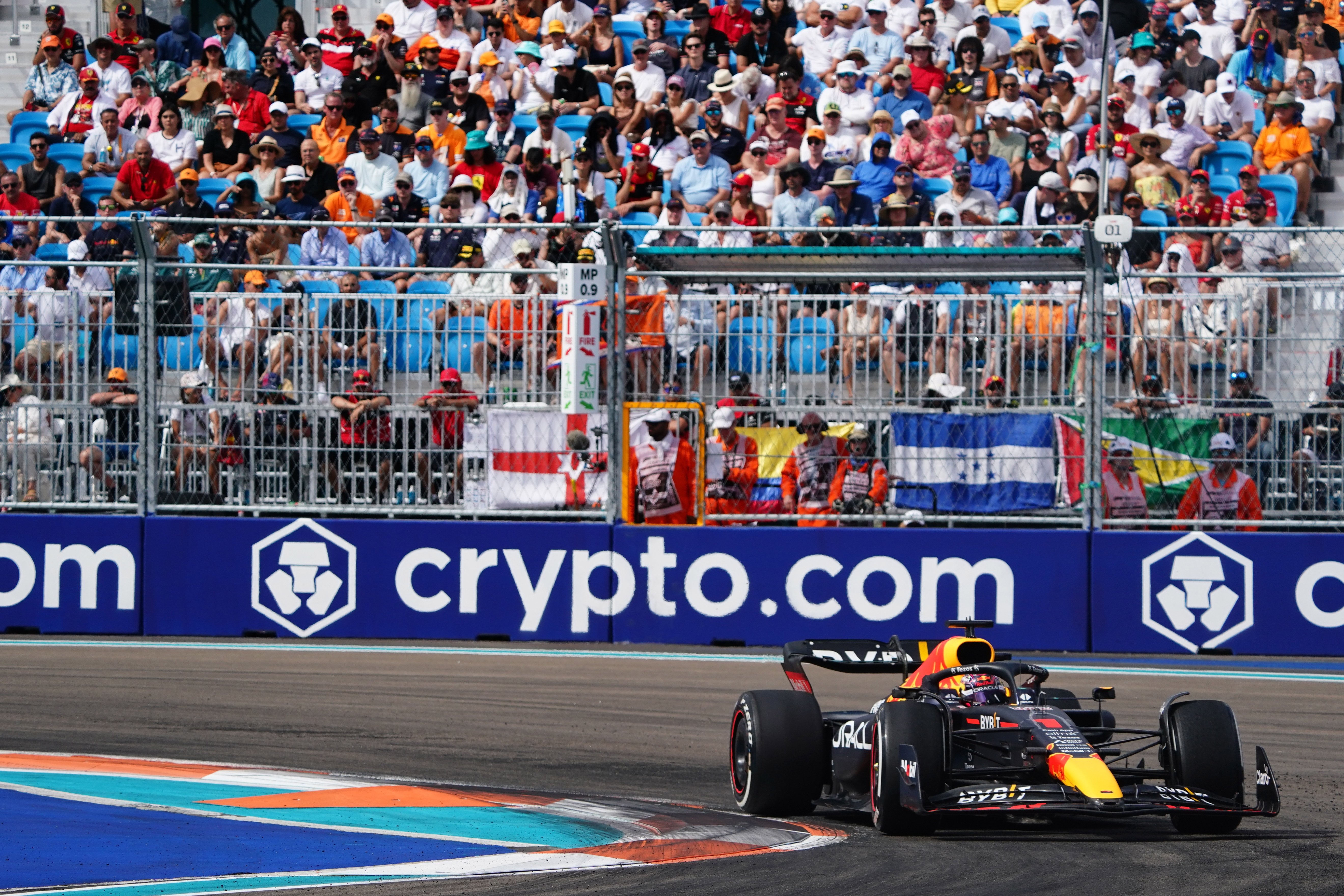 Verstappen conquista el primer GP de Miami con Sainz tercero y Alonso sancionado