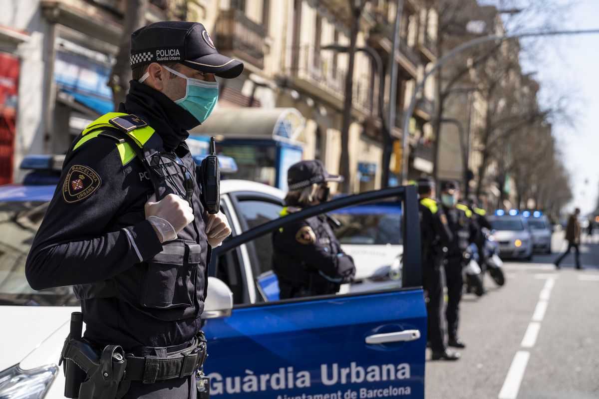 La Guàrdia Urbana de Barcelona incorpora 150 cámaras unipersonales de vigilancia