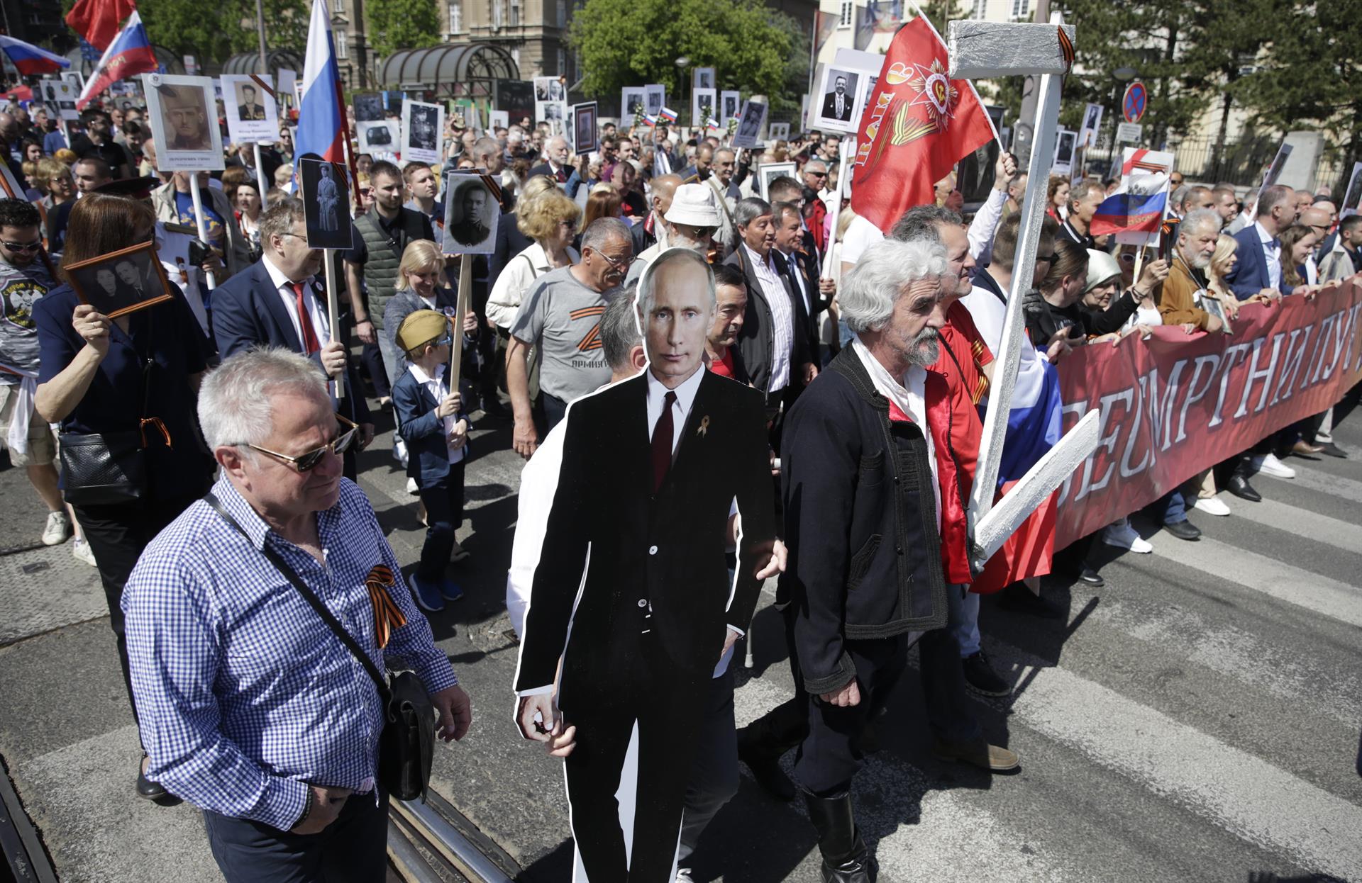 Marxa de suport a Rússia a Belgrad Efe