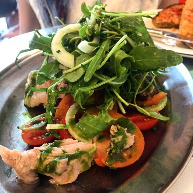 Ensalada de tomates y ventresca casera