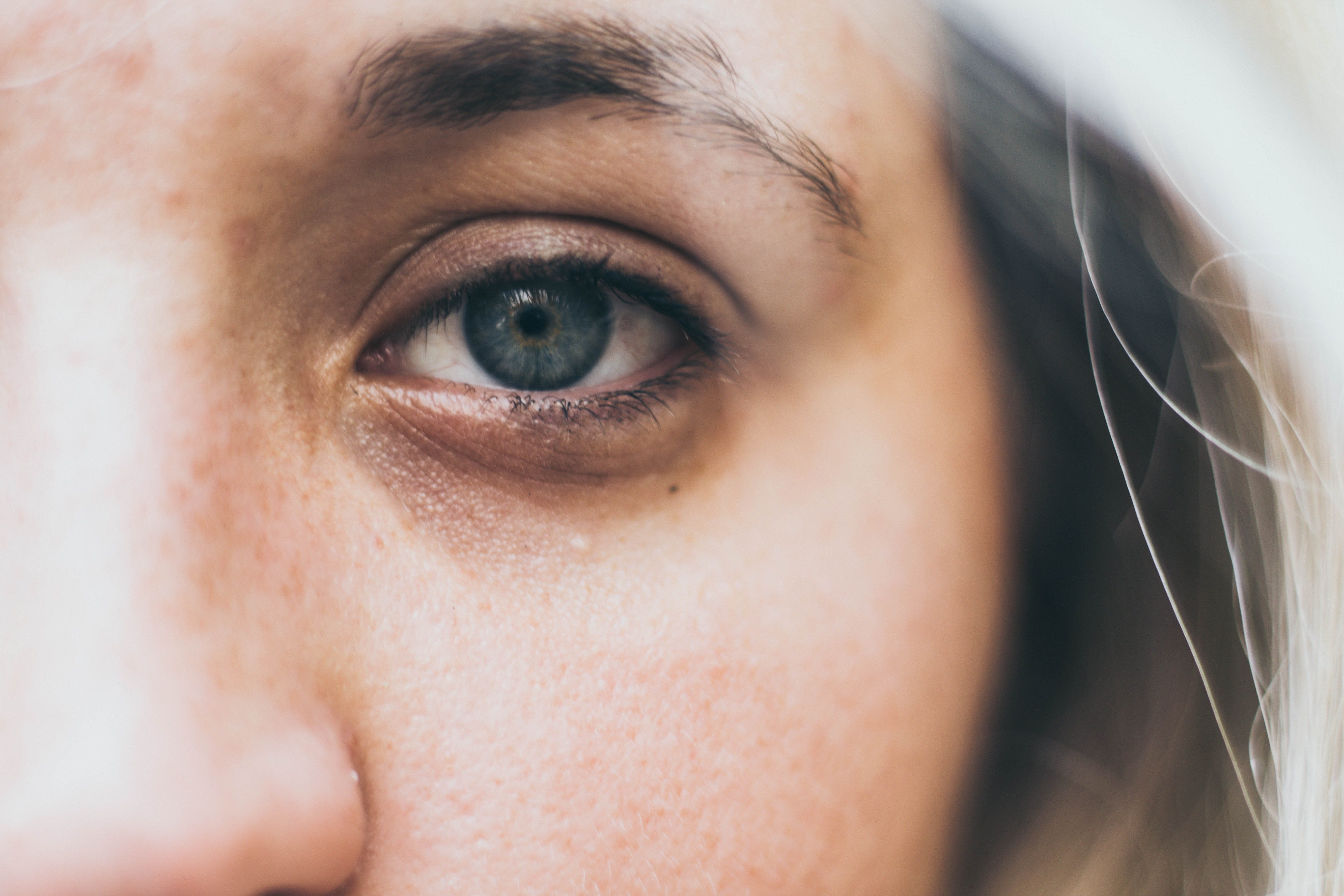 Mujer joven con ojeras : Piqsels Mujer joven con ojeras : Piqsels