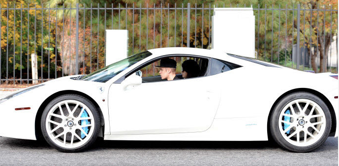 Justin Bieber y su Ferrari