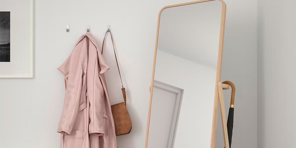 Ikea tiene el espejo ideal para dormitorios sin espacio