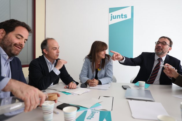 Junts reunión, Laura Borràs, Turull, Josep Rius i Alcaraz, Francesc de Dalmases i Thió - Foto Sergi Alcàzar Junts reunión, Laura Borràs, Turull, Josep Rius i Alcaraz, Francesc de Dalmases i Thió - Foto Sergi Alcàzar