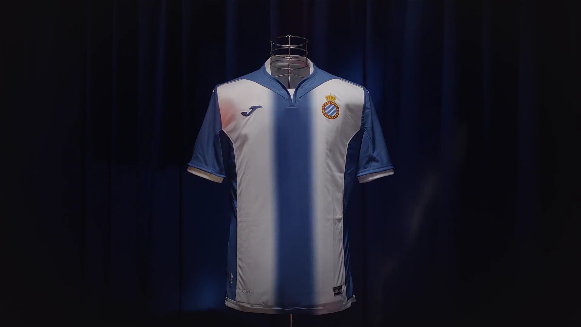 El Espanyol luce las nuevas equipaciones