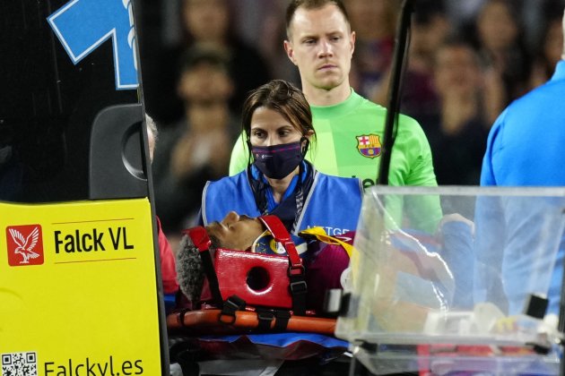 Ronald Araujo ambulancia Ter Stegen Barca EFE Ronald Araujo ambulancia Ter Stegen Barca EFE