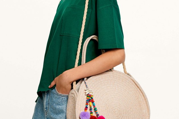 Bolso shopper con colgantes1