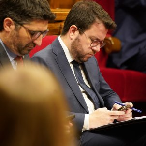 Pere Aragonès sesión Parlament móbil Joan Mateu Parra