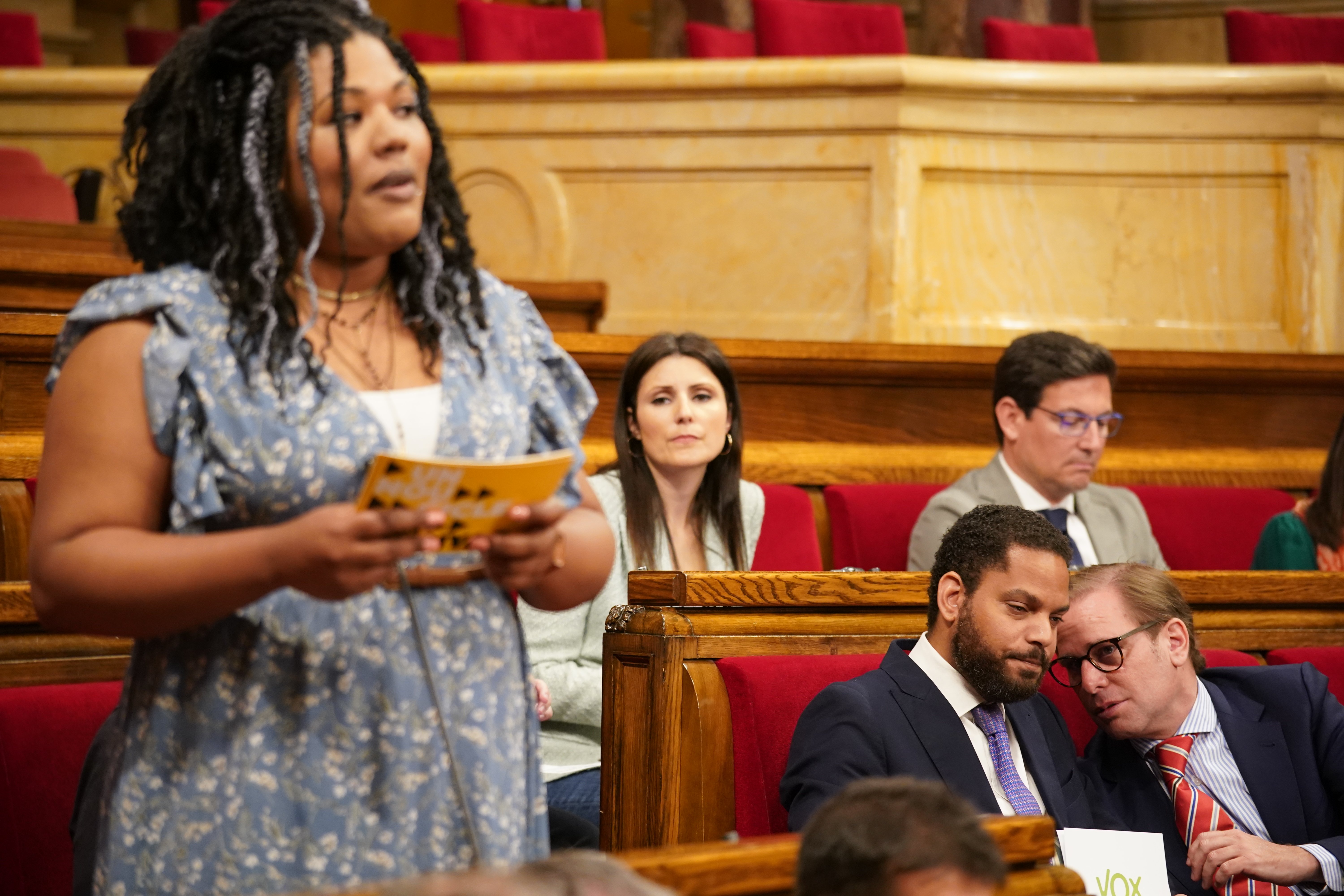 La resposta de Vox, Cs i PP al decret del català: querella contra Cambray i recurs al TC