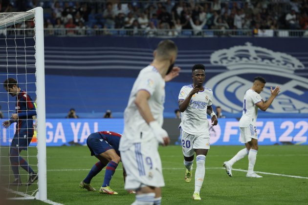 Benzema Vinicius Real Madrid Levante EFE Benzema Vinicius Real Madrid Levante EFE