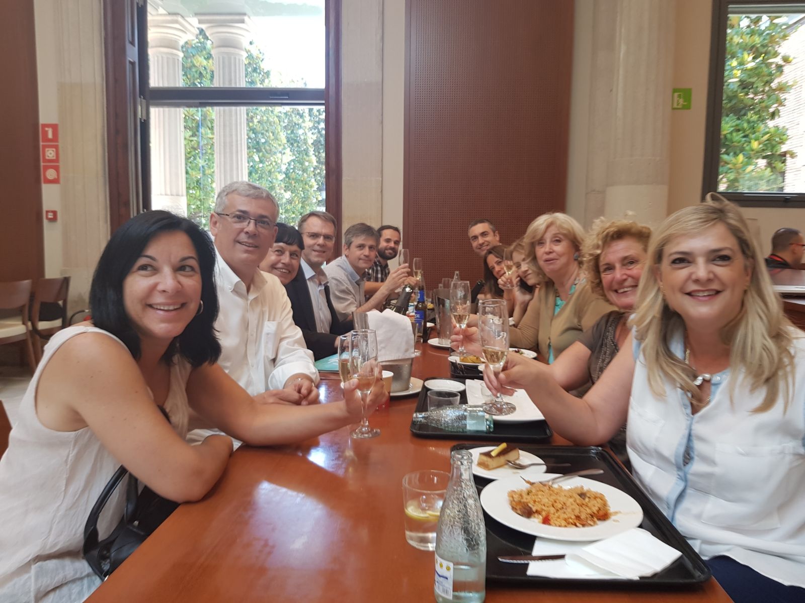 La fraternal comida de ERC y PDeCAT para disipar rumores en el Parlament