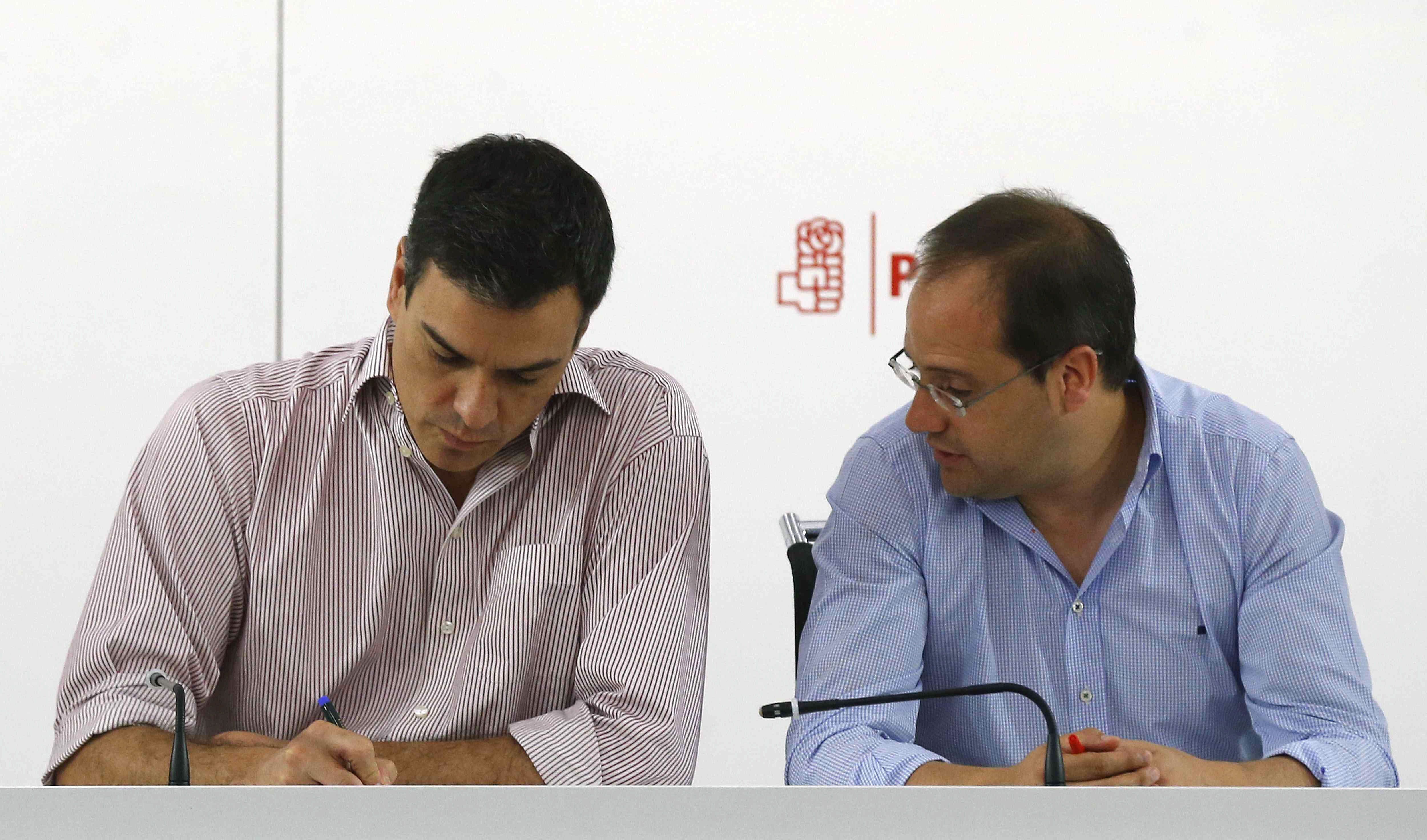 El PSOE respeta a González pero insiste en el 'no' a Rajoy