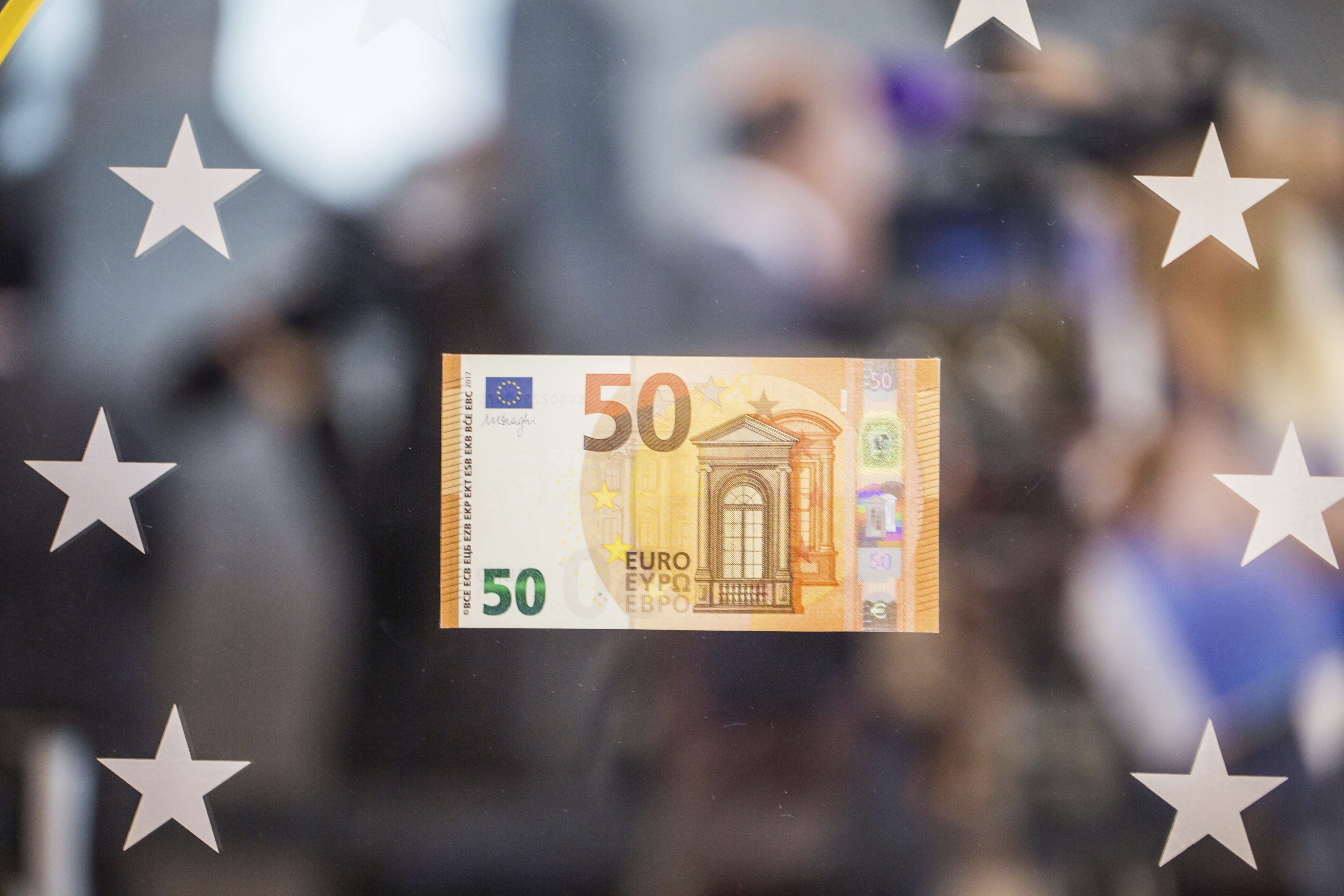 Un nuevo billete de 50 entrará en circulación en abril de 2017