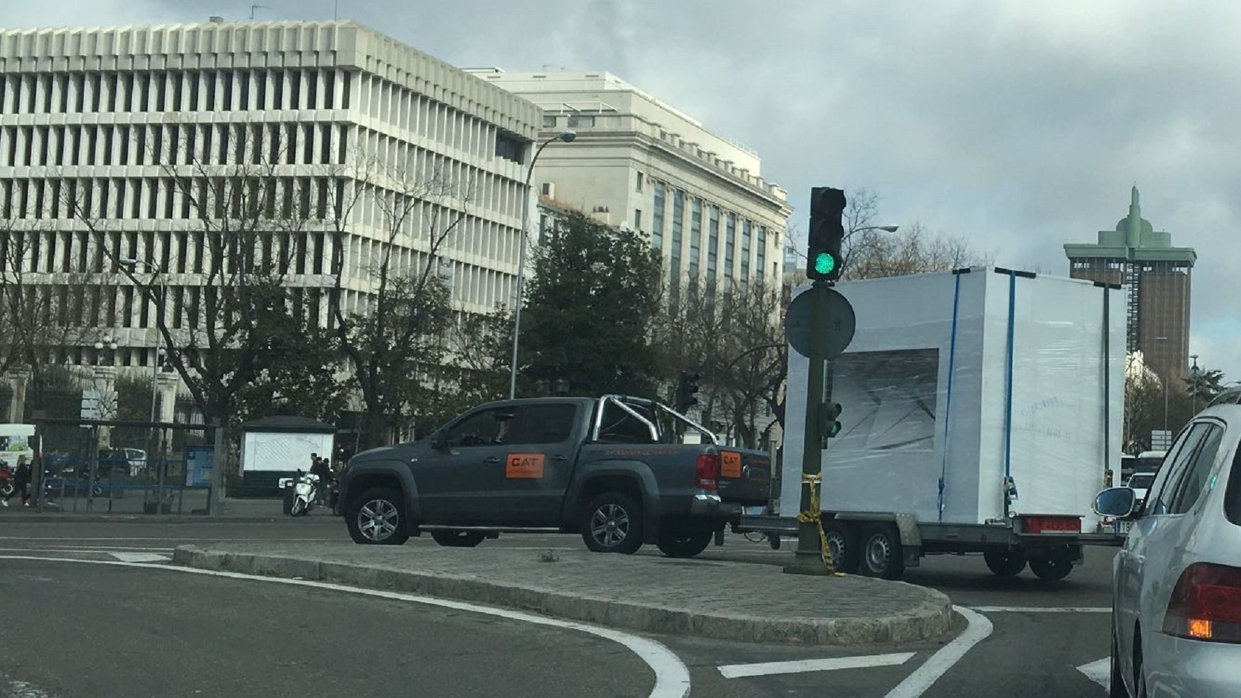 Madrid sanciona amb 90€ el vehicle amb una gigaurna que va acompanyar Homs