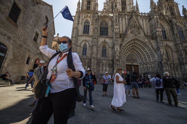 Turismo en barcelona Catedral de Barcelona grupo turistas guía turístico- Sergi Alcàzar