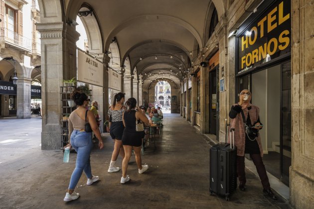 Turismo en Barcelona plaça Reial - Sergi Alcàzar