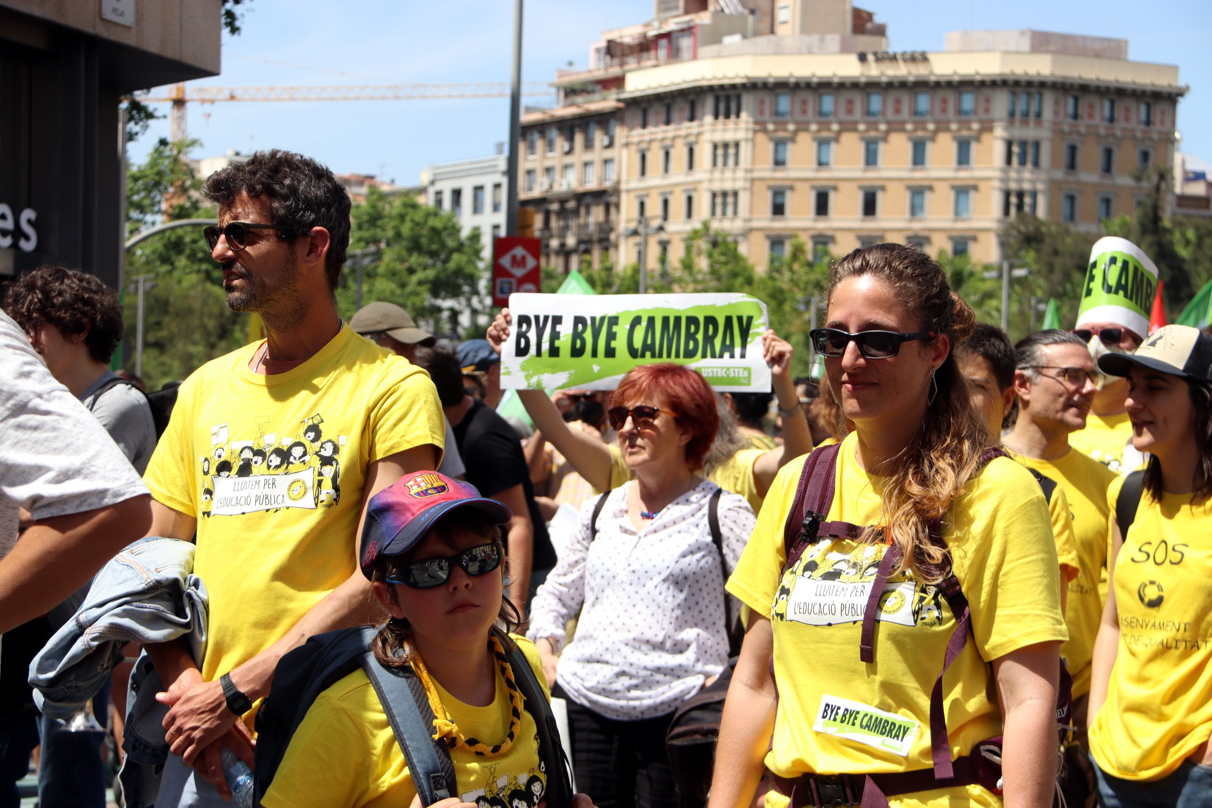 Manifestación contra la gestión del conseller Cambray en Barcelona