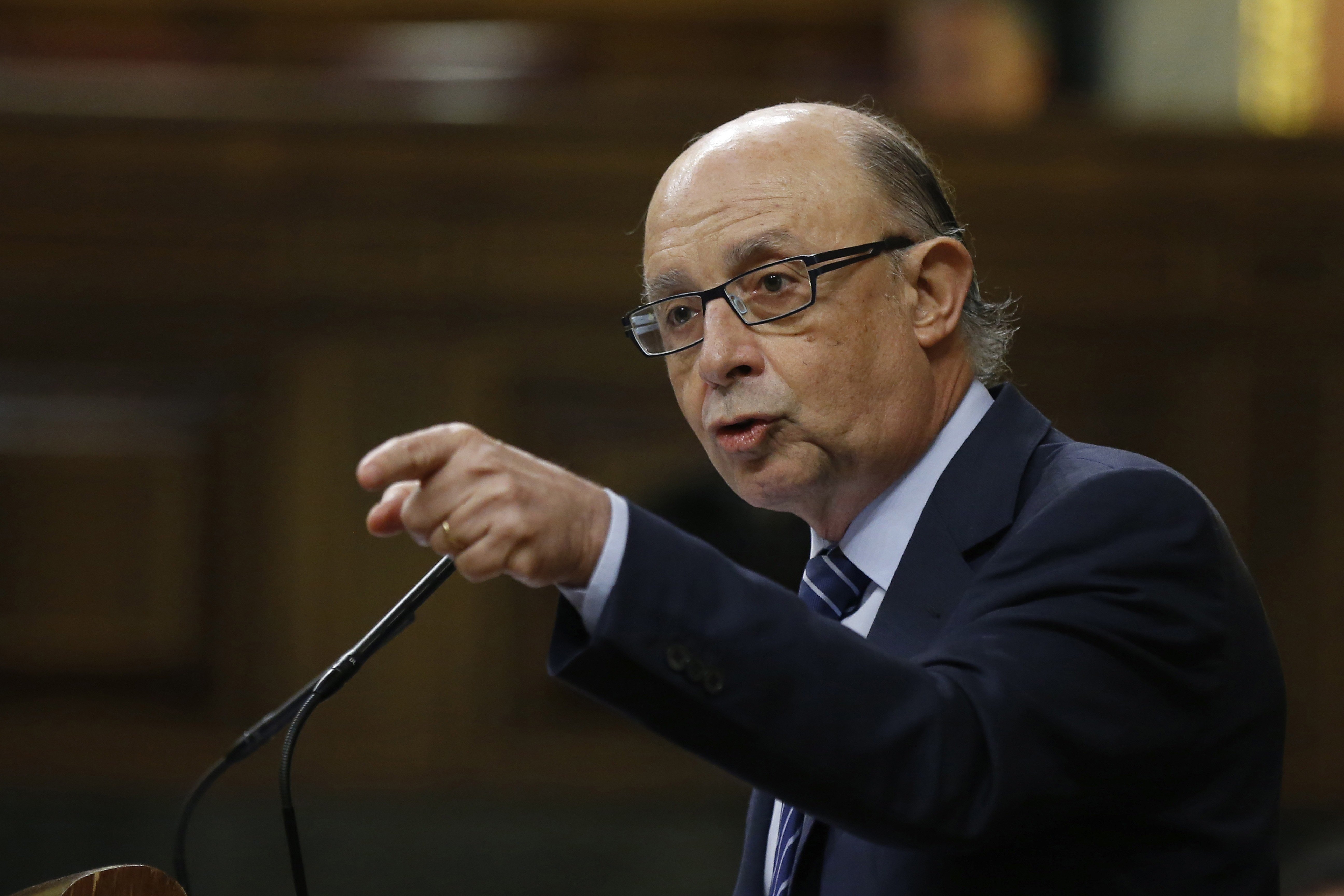 El Ministerio de Hacienda amenaza con sancionar a quien tribute en la Agencia catalana
