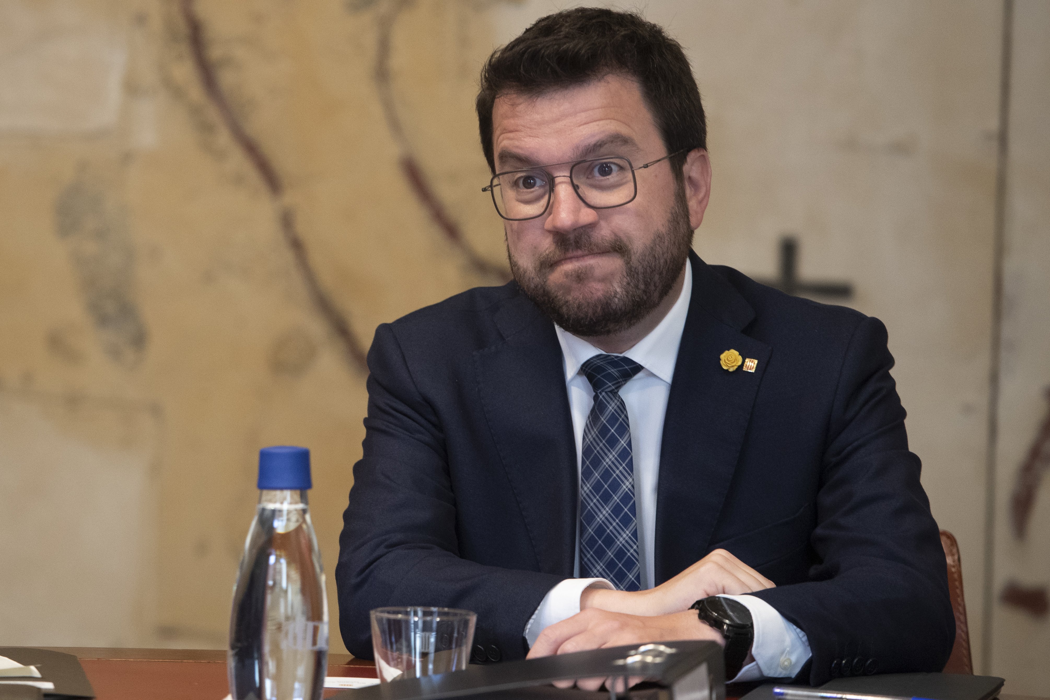 El Govern intenta capear la tensión ERC-Junts por la respuesta al 25% de castellano