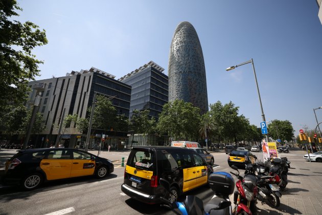Inauguración mirador torre de Glories vista edificio taxi - Foto: Sergi Alcàzar