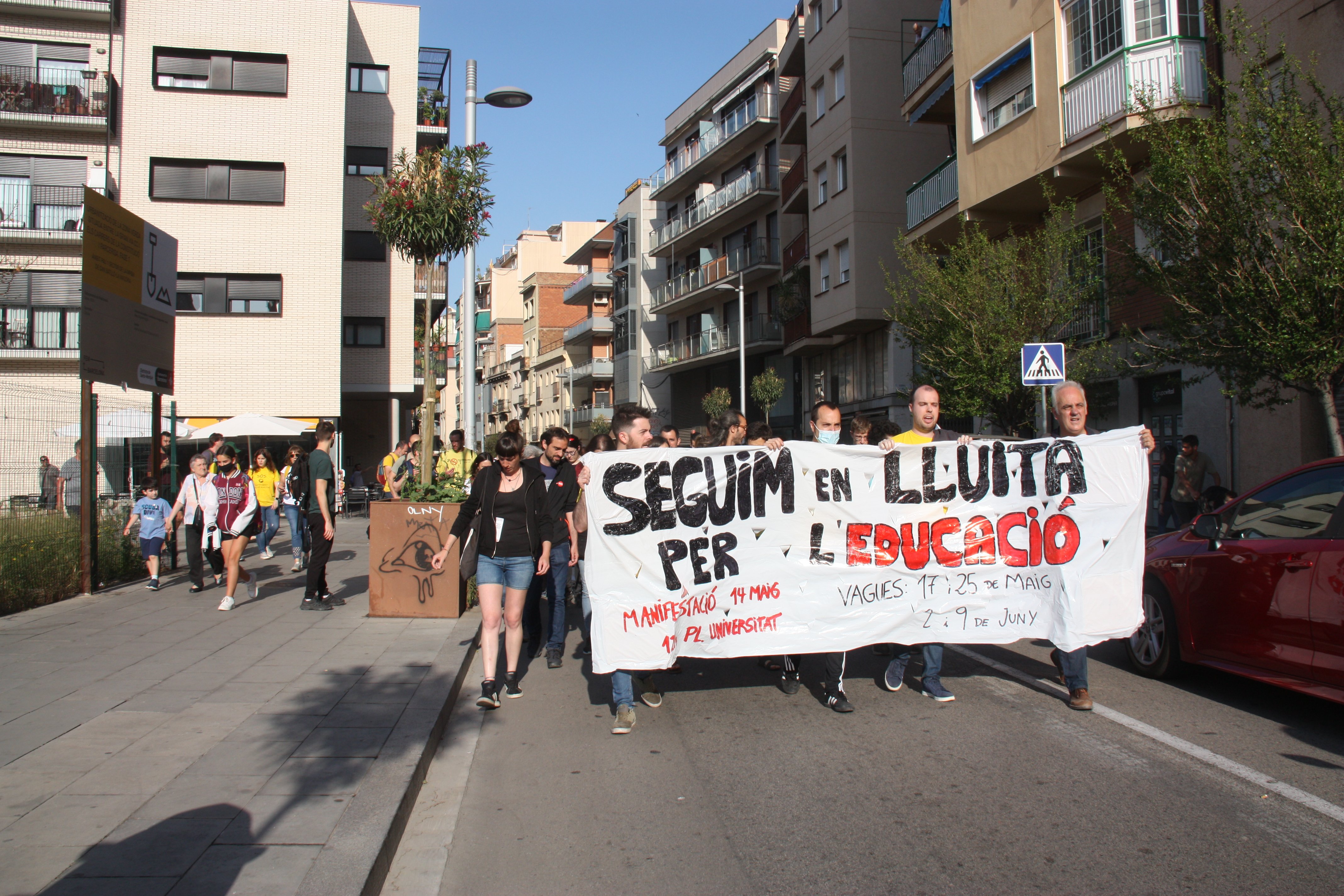 Així parodien els docents els vídeos d’Educació sobre l’avançament del curs | VÍDEO