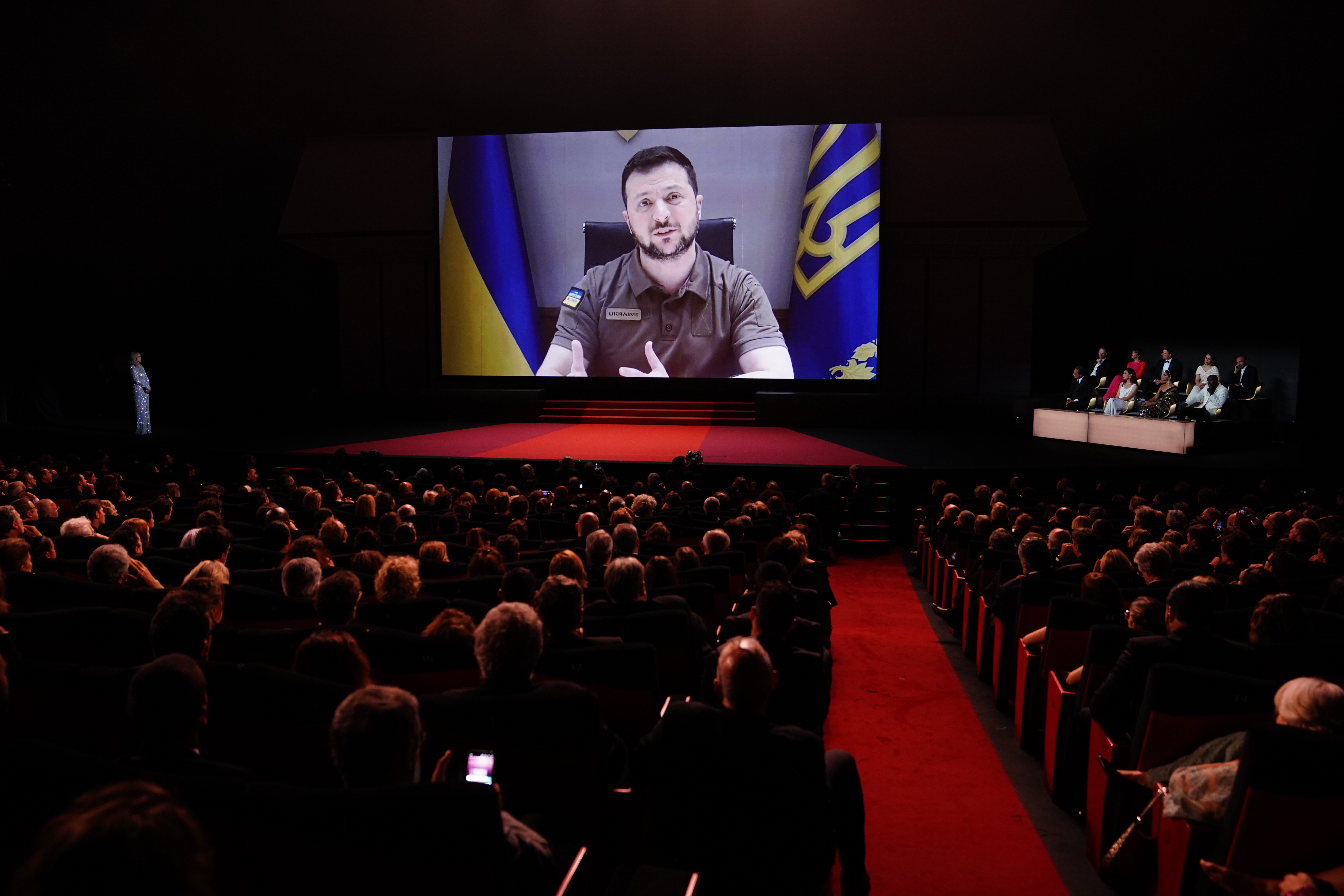 Intervenció sorpresa de Zelenski a la gala de Canes: demana que el cinema no calli