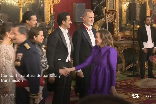 Cuca Gamarra morado recepción reyes @politicaymoda