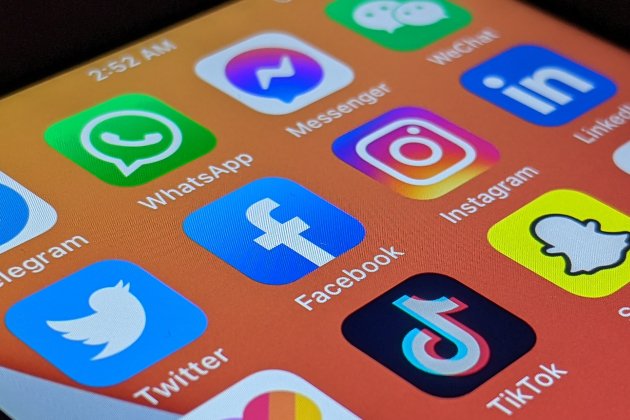 Aplicaciones de redes sociales en un iPhone : Pixabay