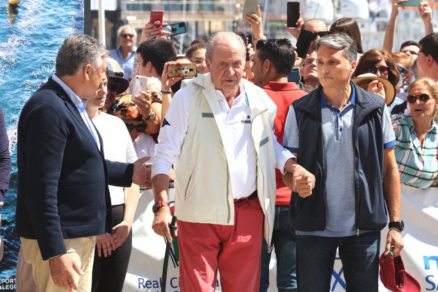 Juan Carlos en Sanxenxo bastón EuropaPress