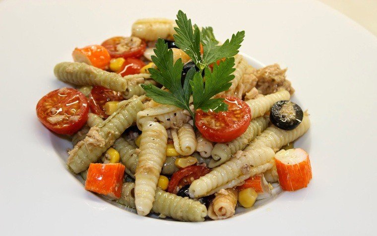 amanida pasta tonyina olives cranc tomaquet pas30