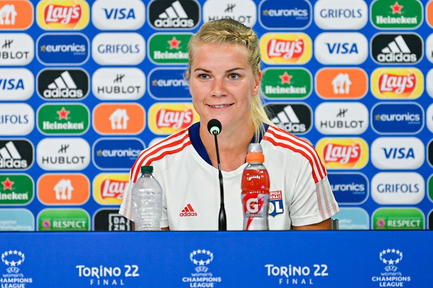 L'Olympique de Lió més desafiant: Hegerberg, Renard i Bompastor apunten al Barça