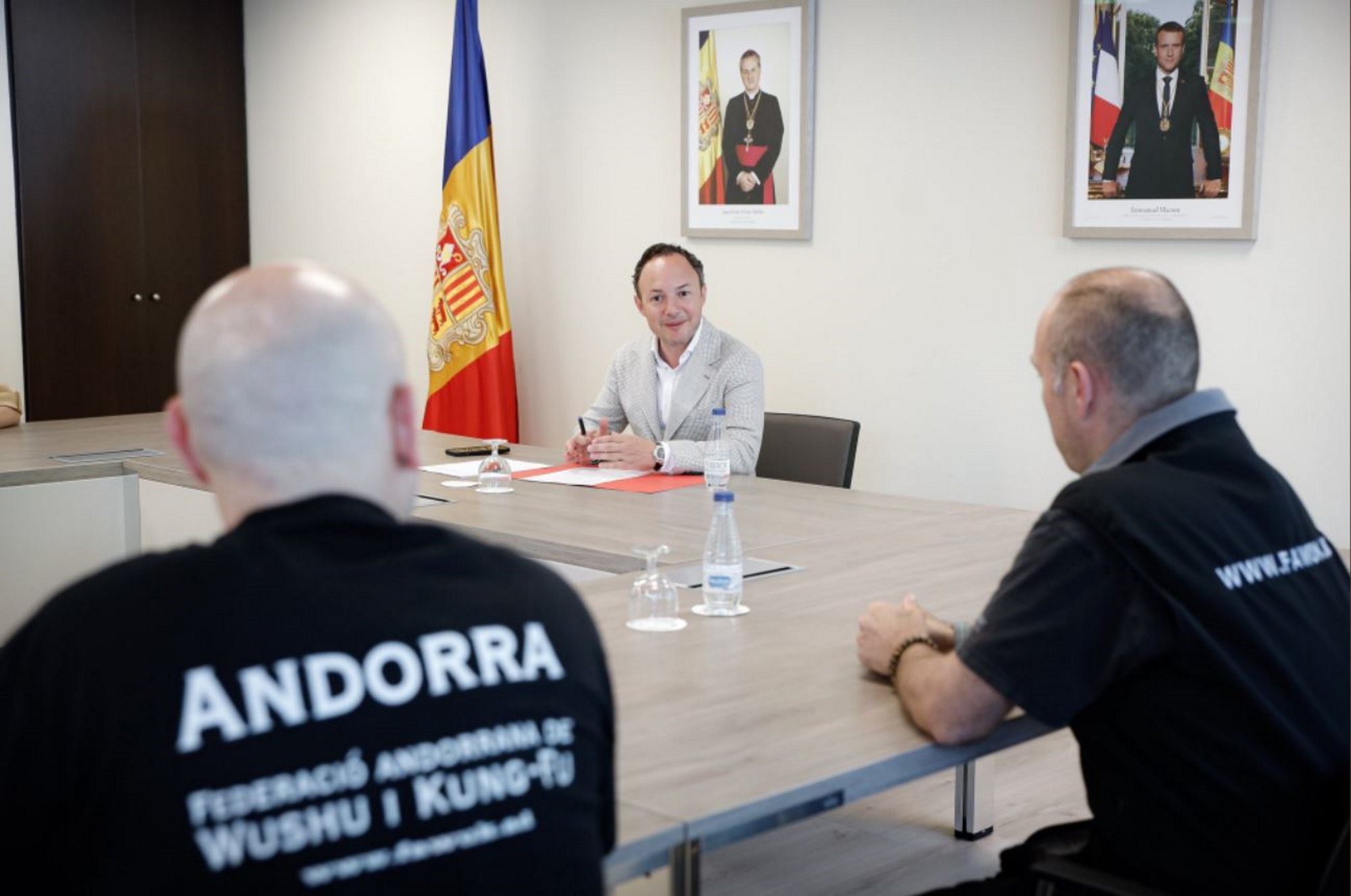 Andorra insta els funcionaris a parlar als ciutadans en català i no canviar de llengua