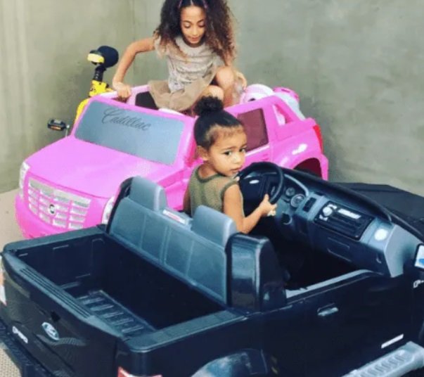 Colección de coches de los hijos de Kim Kardashian Colección de coches de los hijos de Kim Kardashian