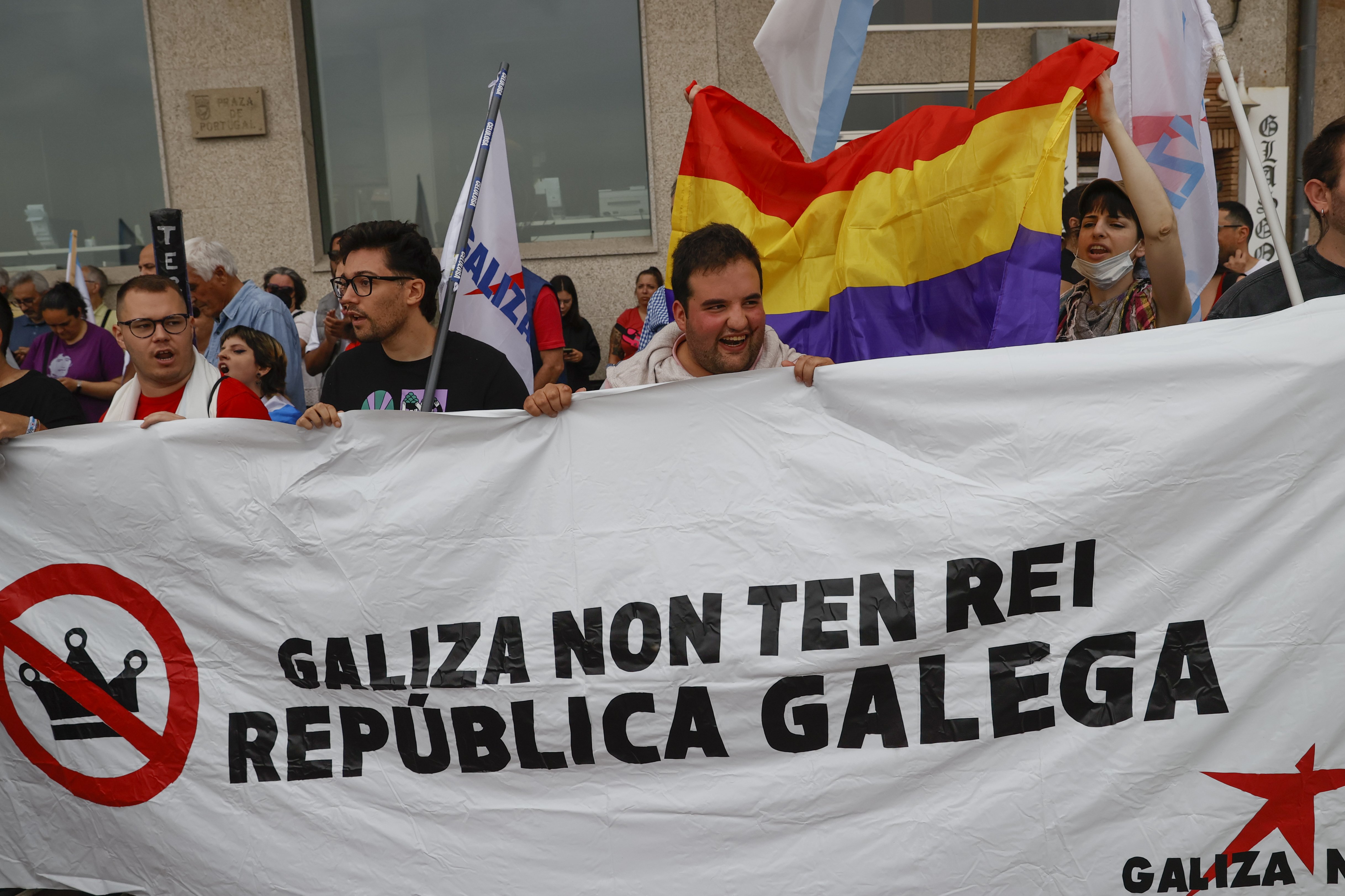 Protesta a Sanxenxo contra la visita de Joan Carles: "Galiza non ten rei'"