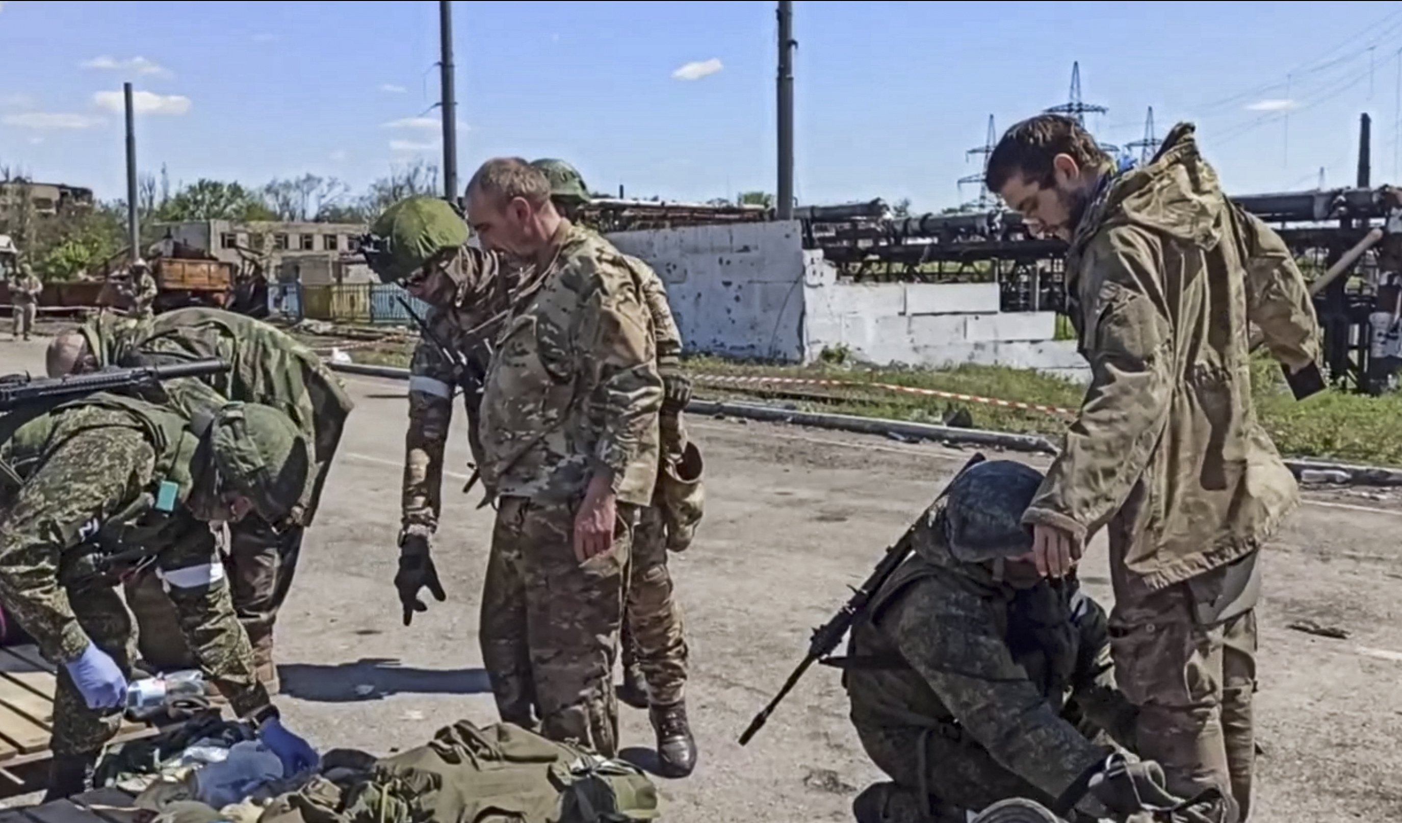 soldados rusos ucranianos mariupol azovstal guerra invasion ucrania rusia efe