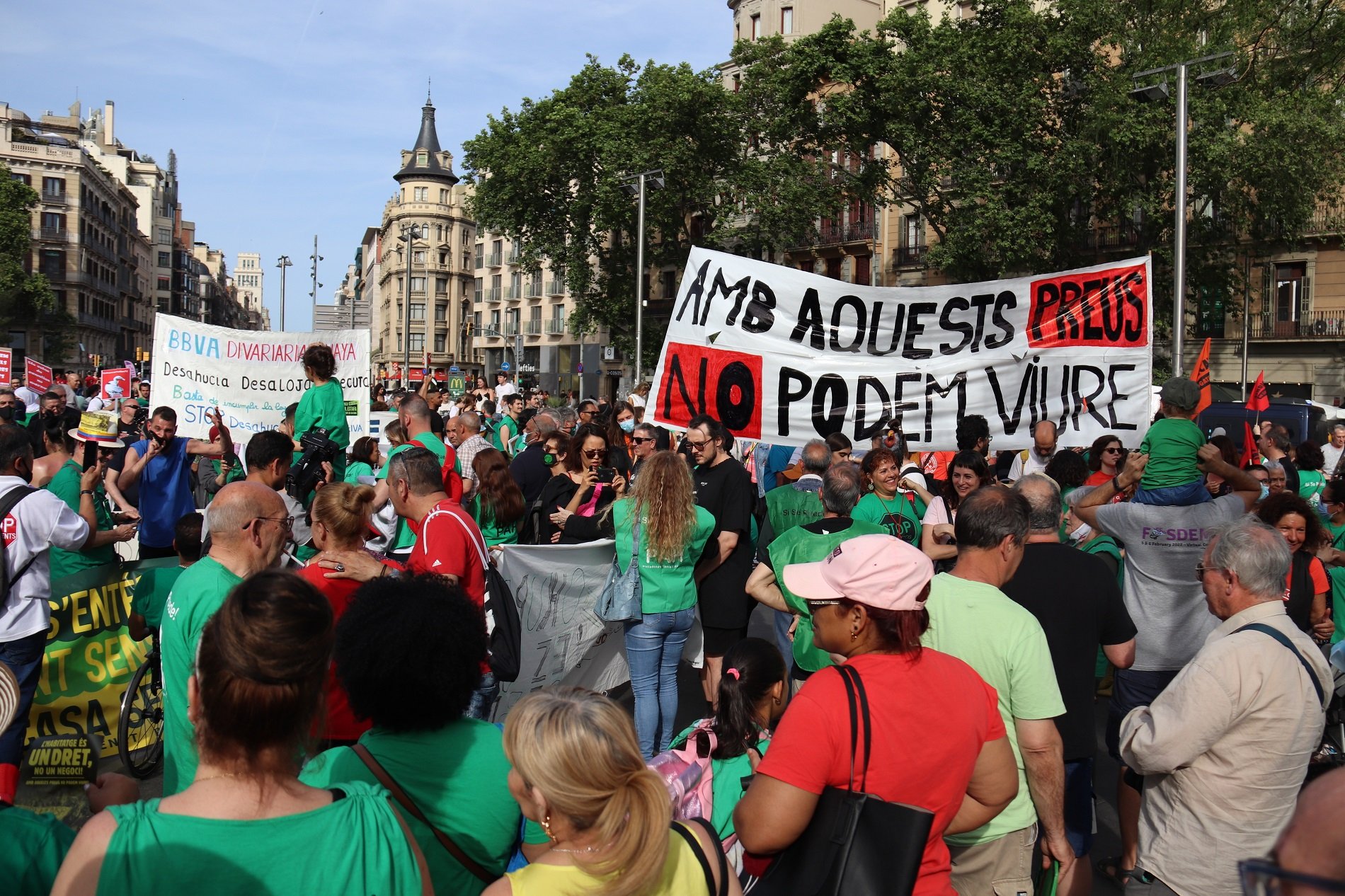 Unes 700 persones es manifesten a Barcelona contra els preus abusius del lloguer