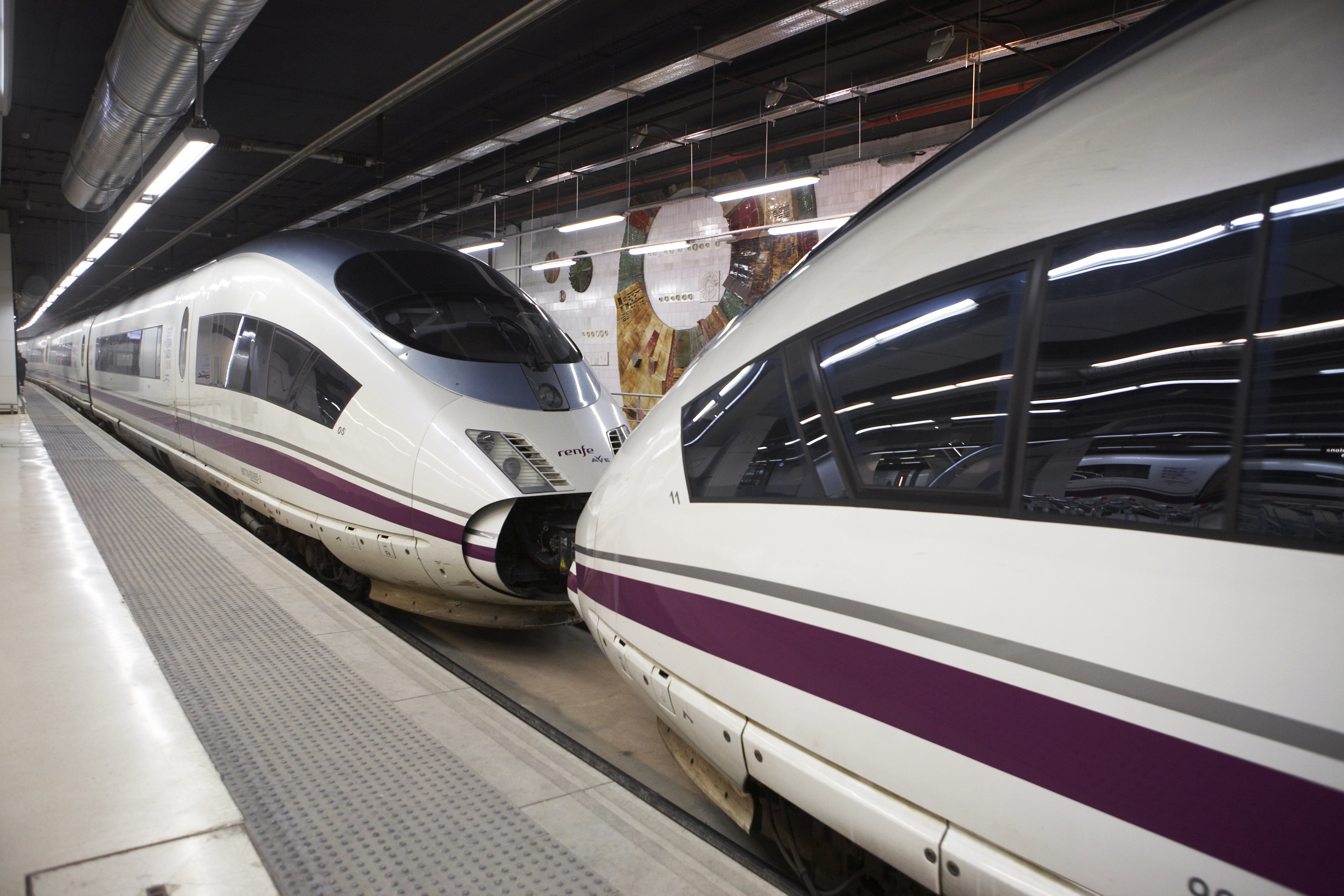 Retards d'una hora als trens d’alta velocitat Barcelona-Figueres per actes vandàlics