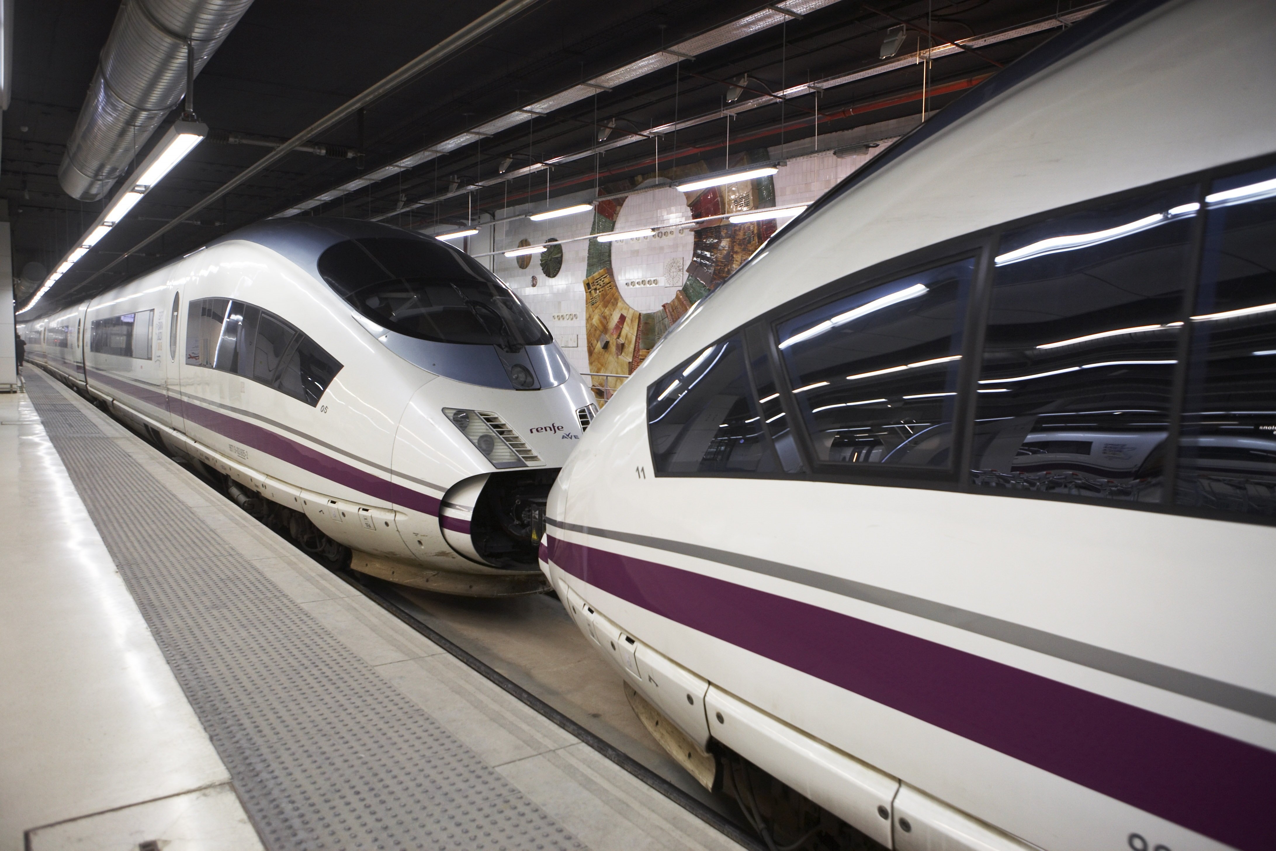 Retrasos de una hora en los trenes de alta velocidad Barcelona-Figueres por actos vandálicos