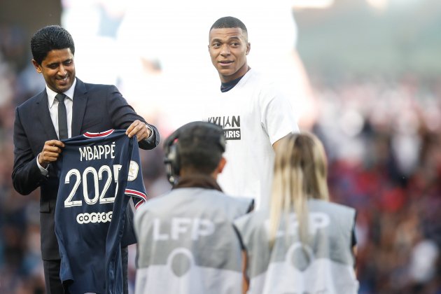 Mbappé y Nasser Al Khelaifi EFE