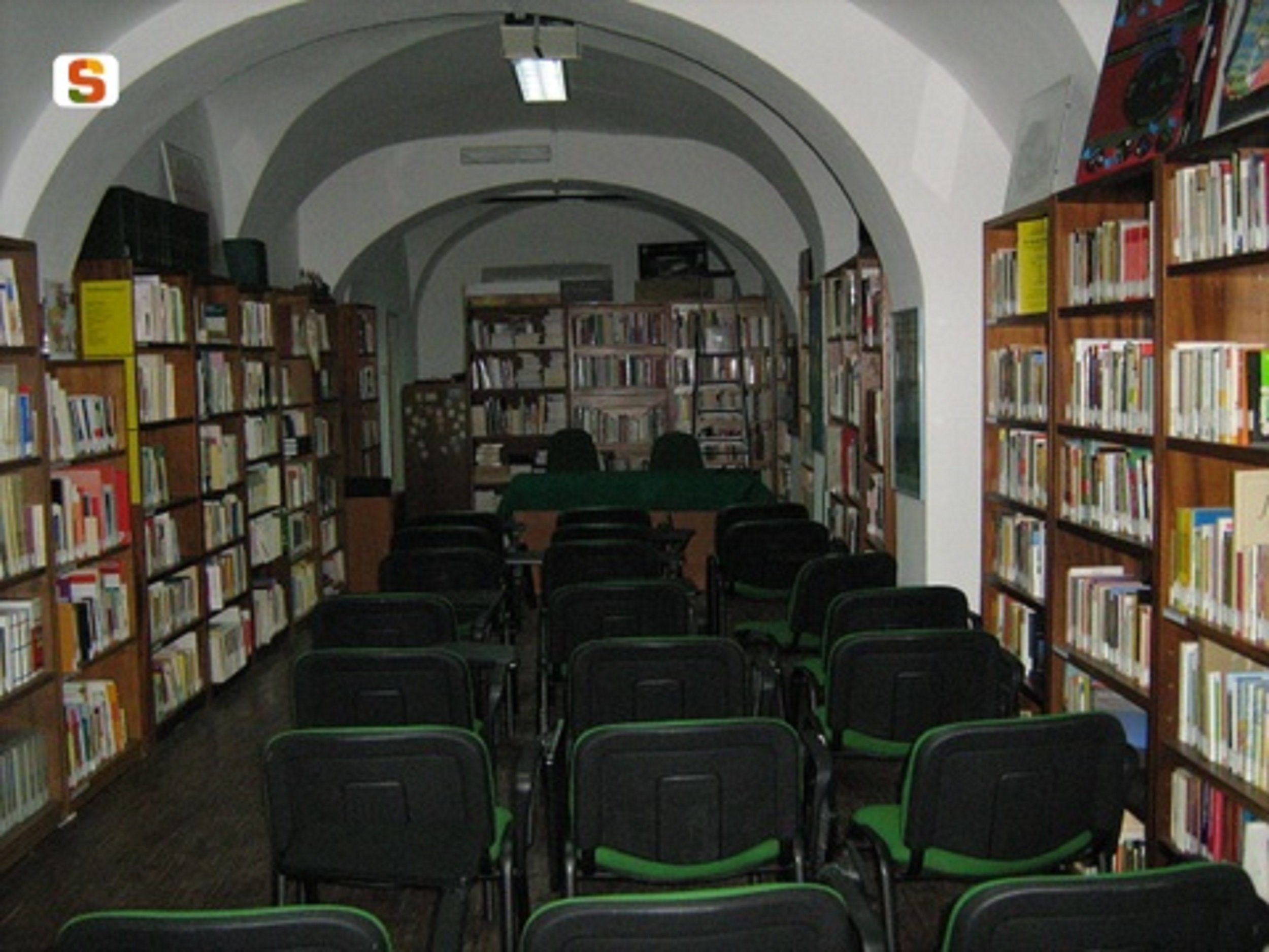 Crida de la biblioteca catalana de l'Alguer per evitar-ne el tancament