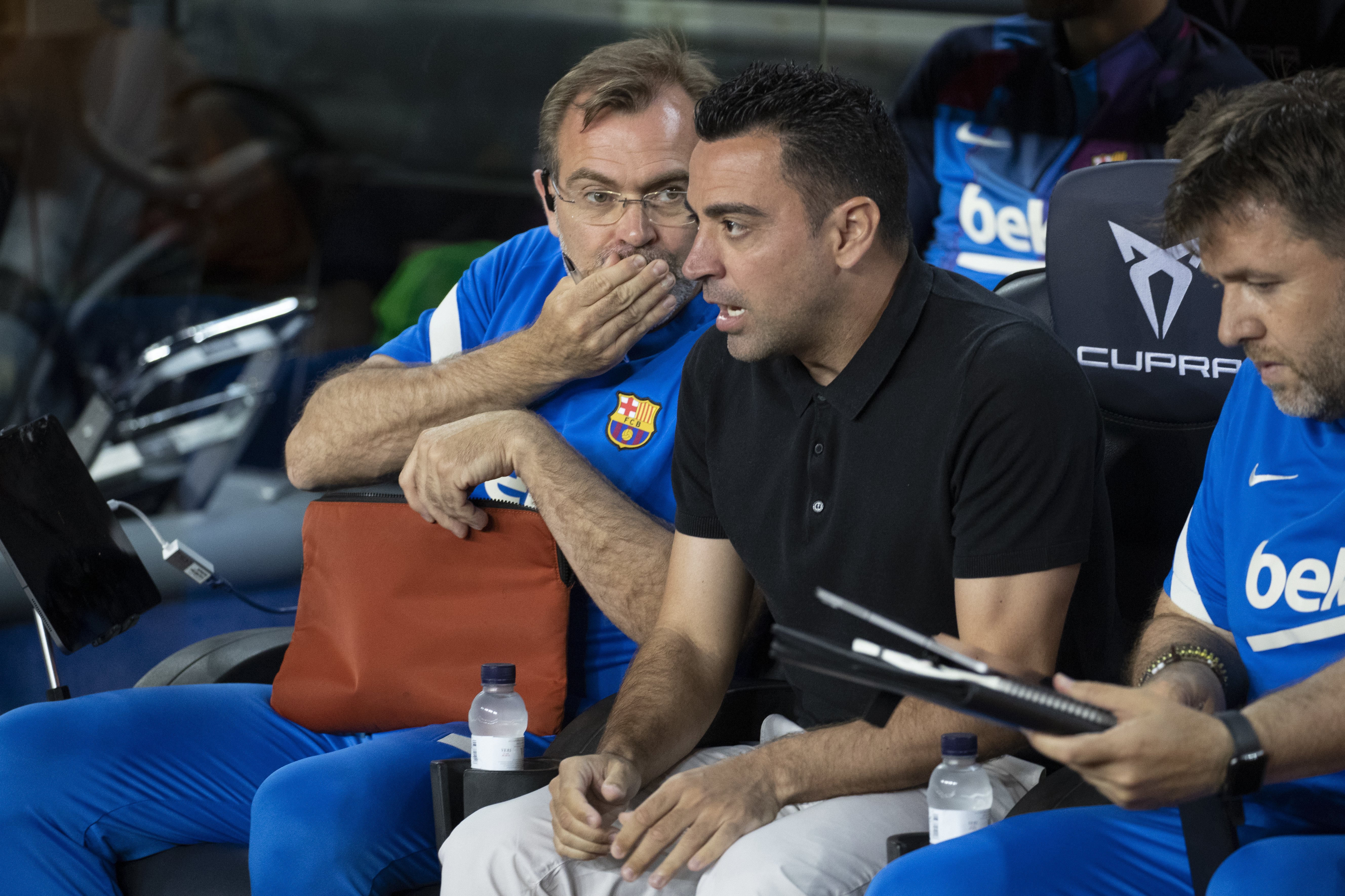 Cobra 10 milions al Barça i ja li ha dit a Xavi Hernández que no se'n va, i no és l'únic: problemes