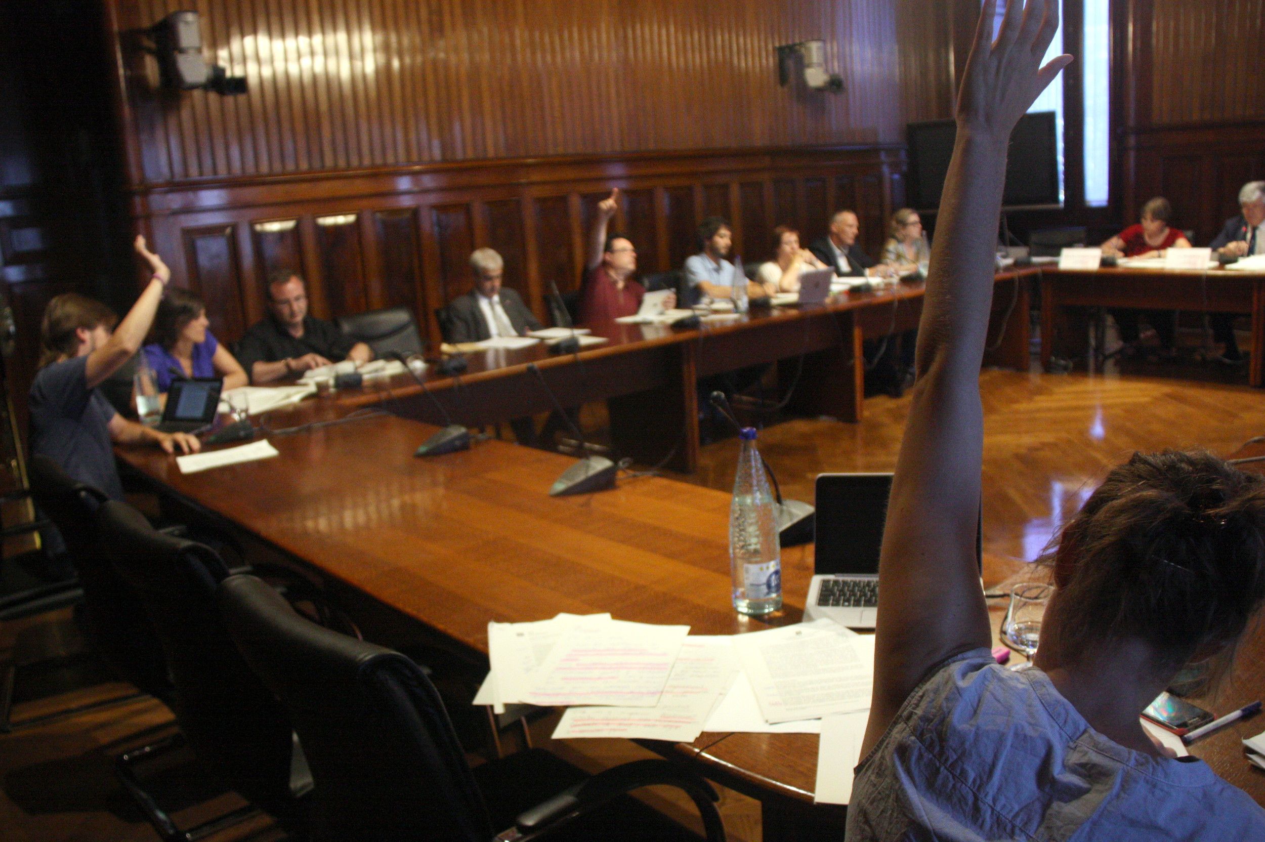 Rebote mayúsculo de la CUP y CSQP con JxSí por las Taser