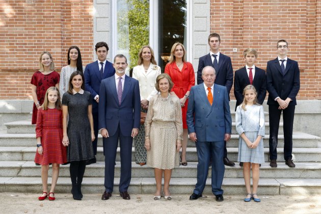 Juan Carlos, Felipe, Letizia, Sofía cono nietos e infantas 2018 GTRES
