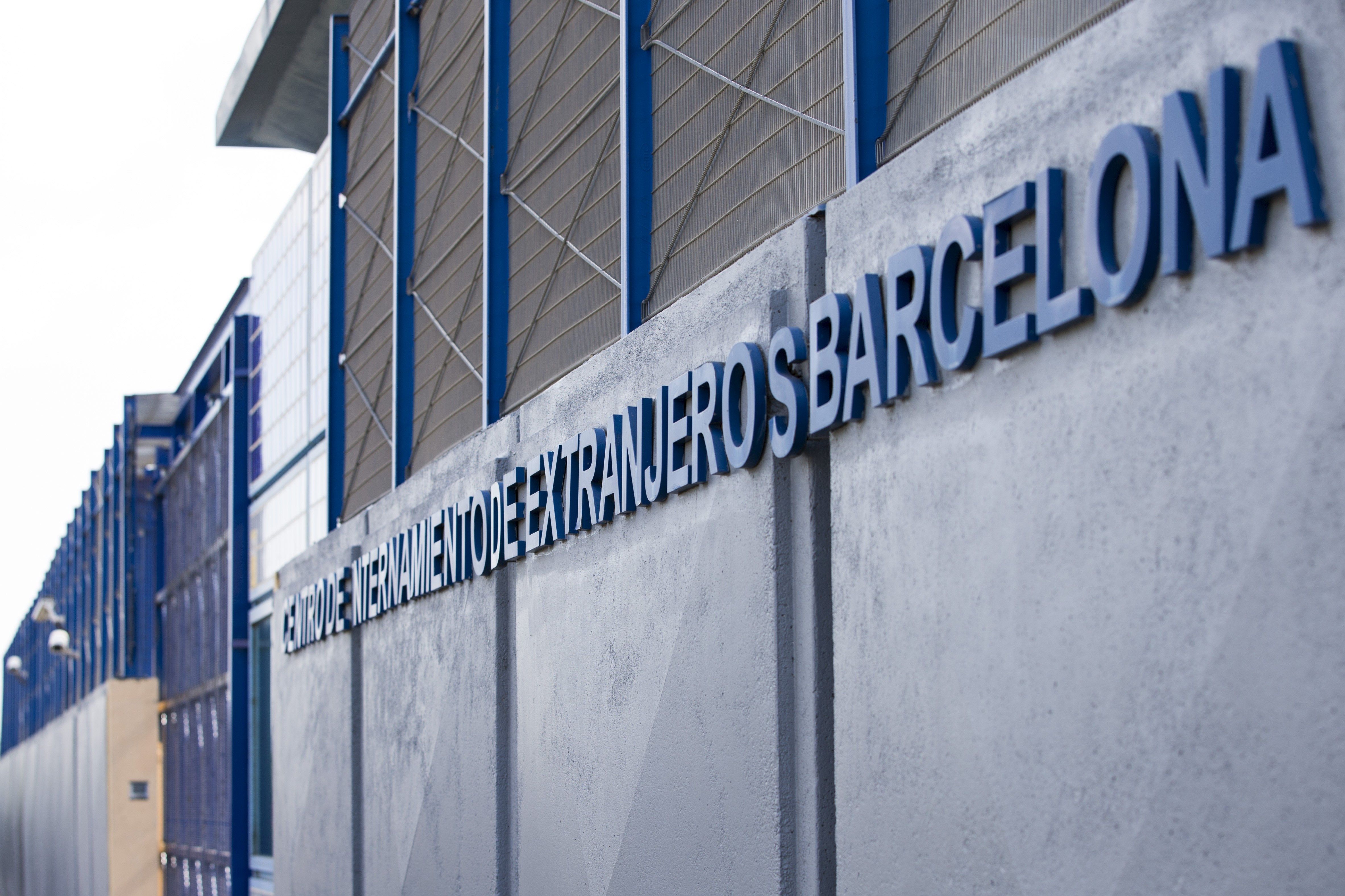 L’Ajuntament de Barcelona adverteix l’Estat que el CIE no es reobrirà