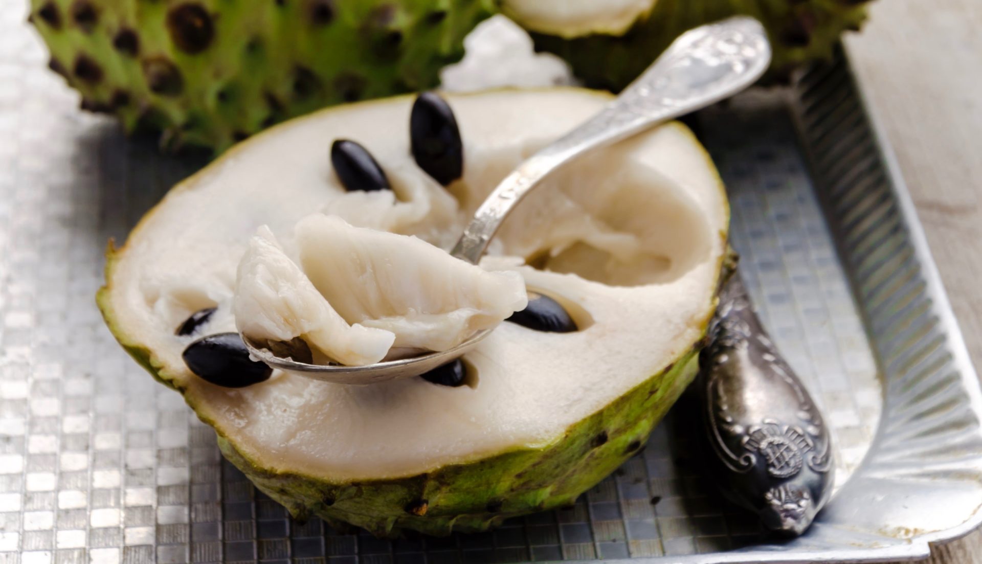 La xirimoia, una fruita molt saludable per als nostres majors