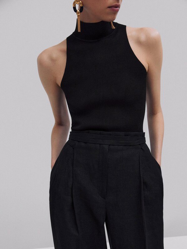 Pantalón negro con pinzas de lino1