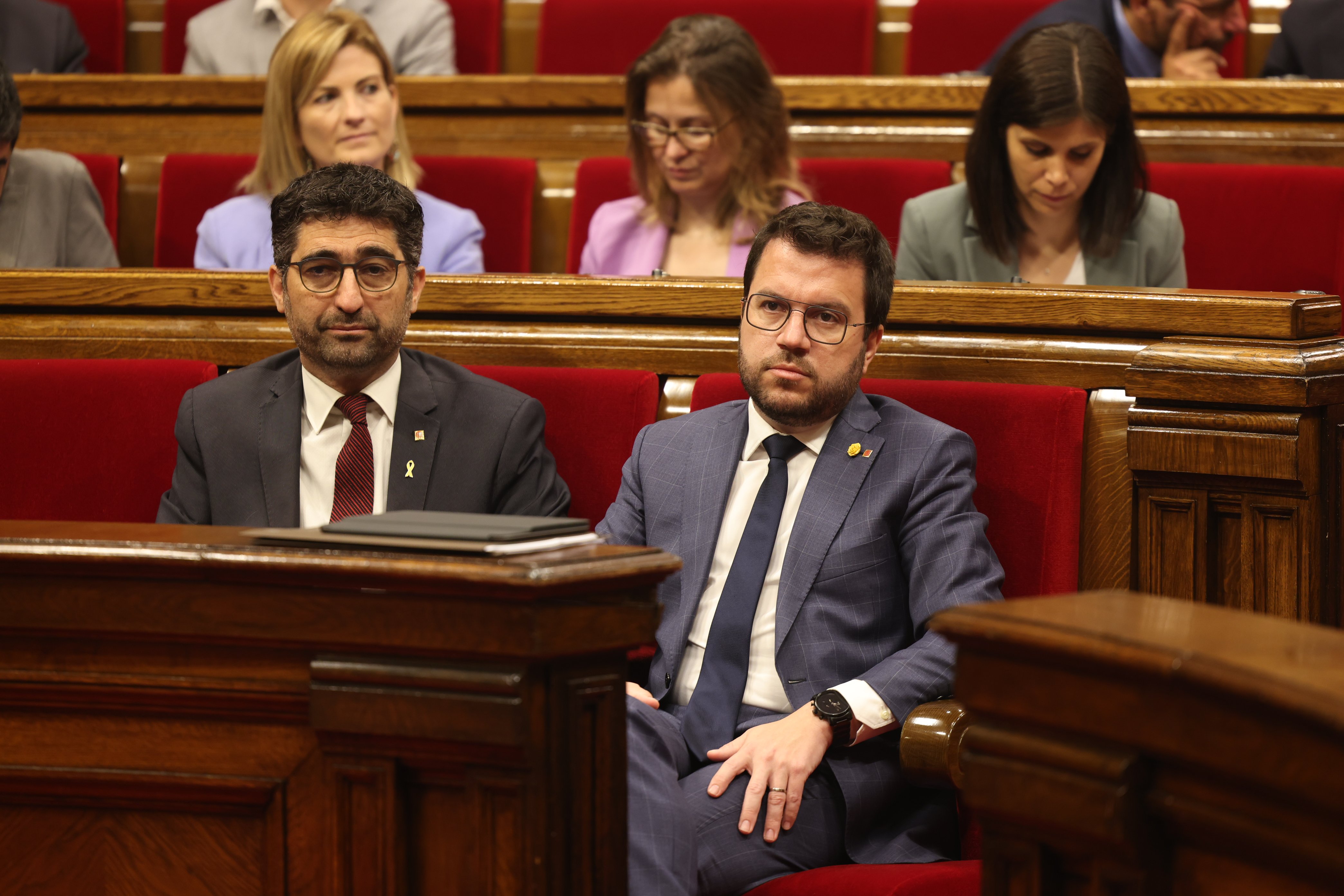 Pere Aragonès, president de la Generalitat, Jordi Puigneró ple Parlament - Foto: Sergi Alcàzar