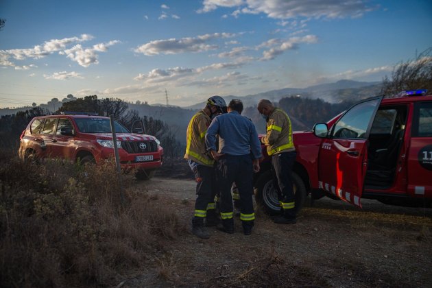 EuropaPress 3841495 dotaciones bomberos trabajan sofocar llamas incendio declarado castellvi