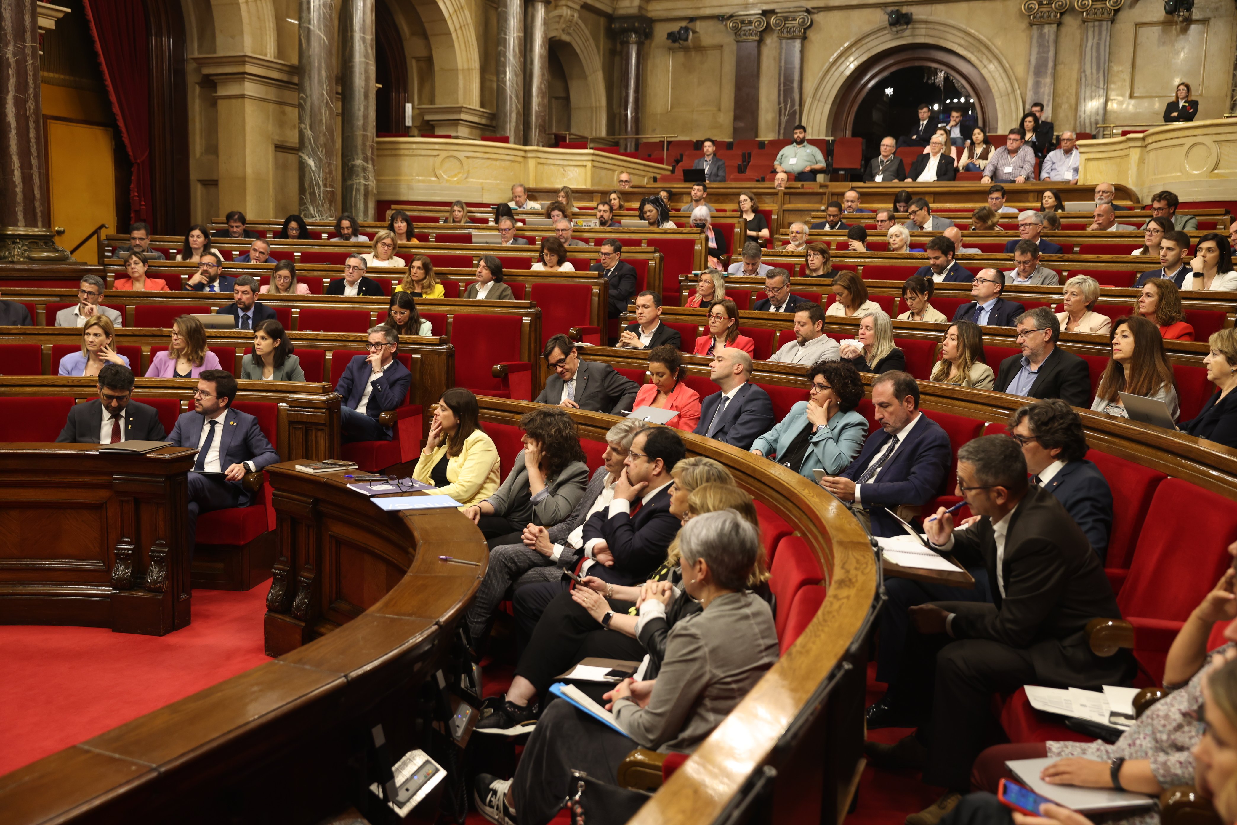 El Parlament insta el Govern a assumir "immediatament" la gestió de Rodalies