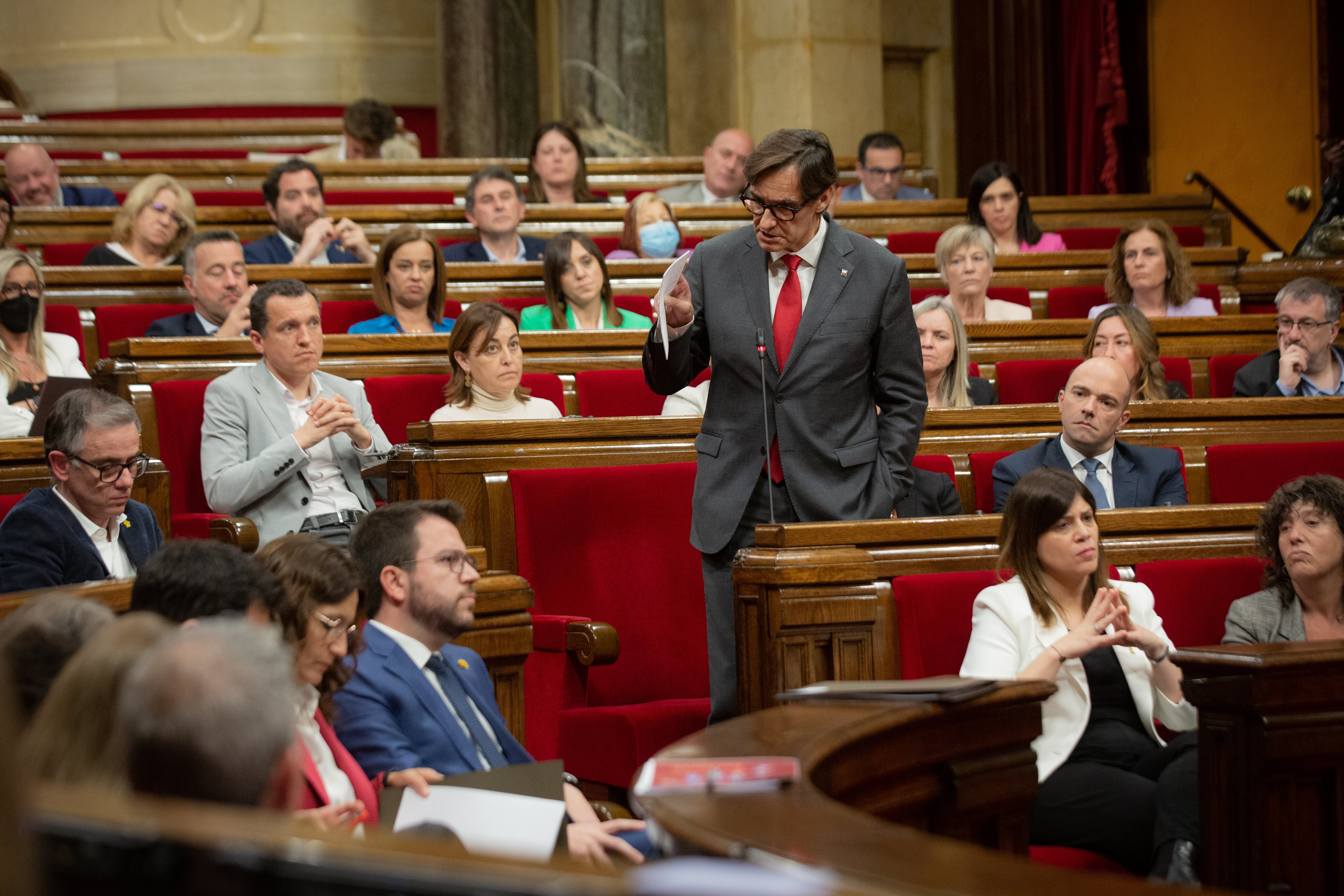 El PSC guanyaria les eleccions al Parlament i es distancia d'ERC i de Junts, segons el CEO